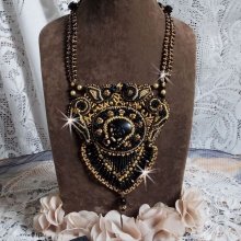 Collana Cleopatra ricamata con onice nera, perle e semi di perle 